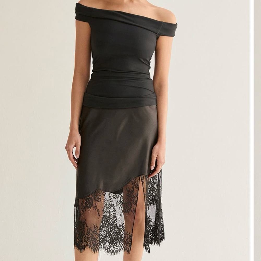 🖤 Crescent Ivy Black Lace Midi Skirt - XS. Timeless & Elegant 🖤